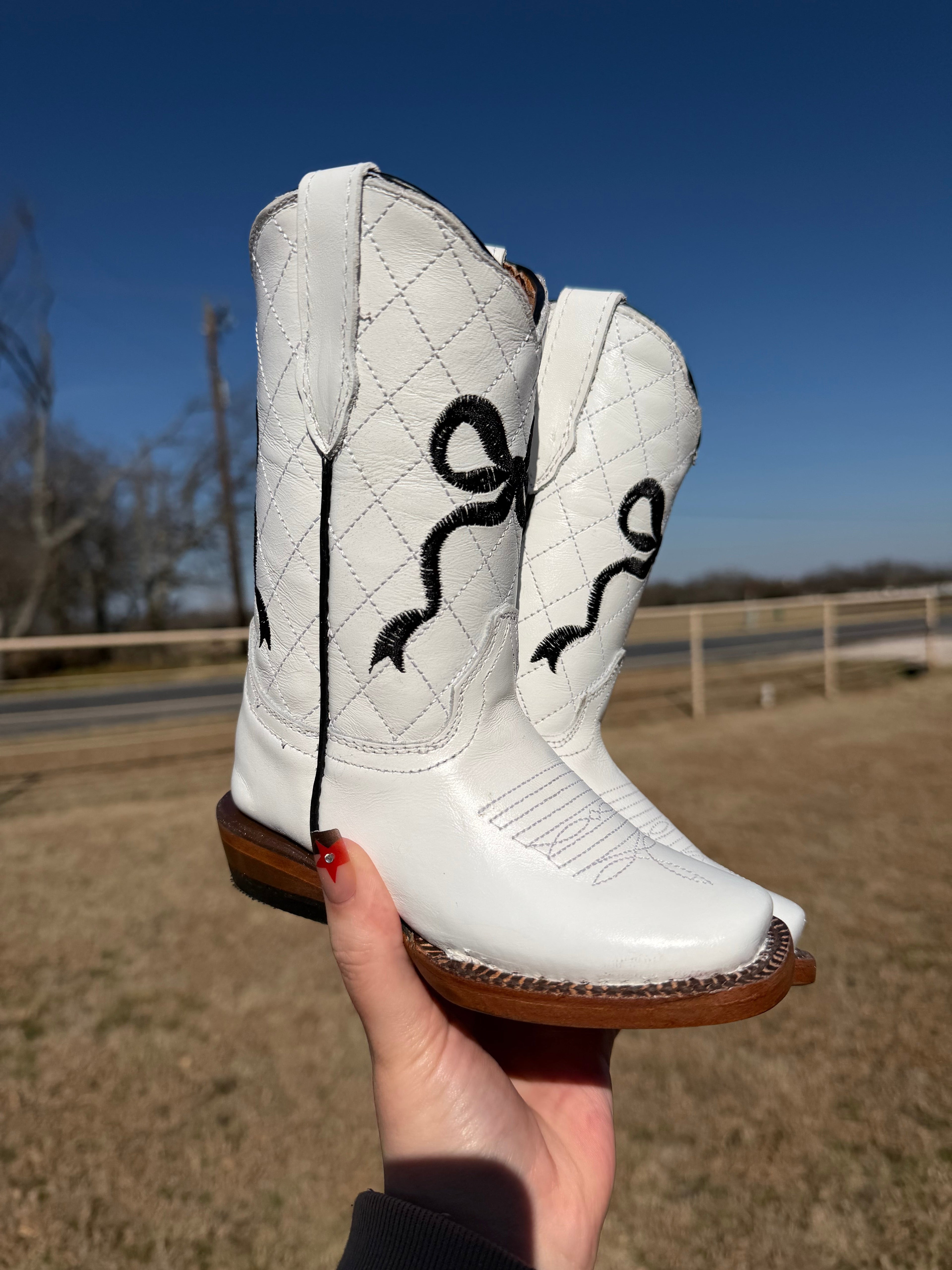 White Bow Tanner Mark Boots